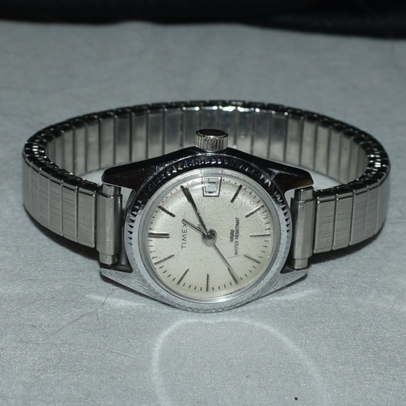 Timex Accessories - RARE VTG Silver Timex Mechanical Calendar Watch